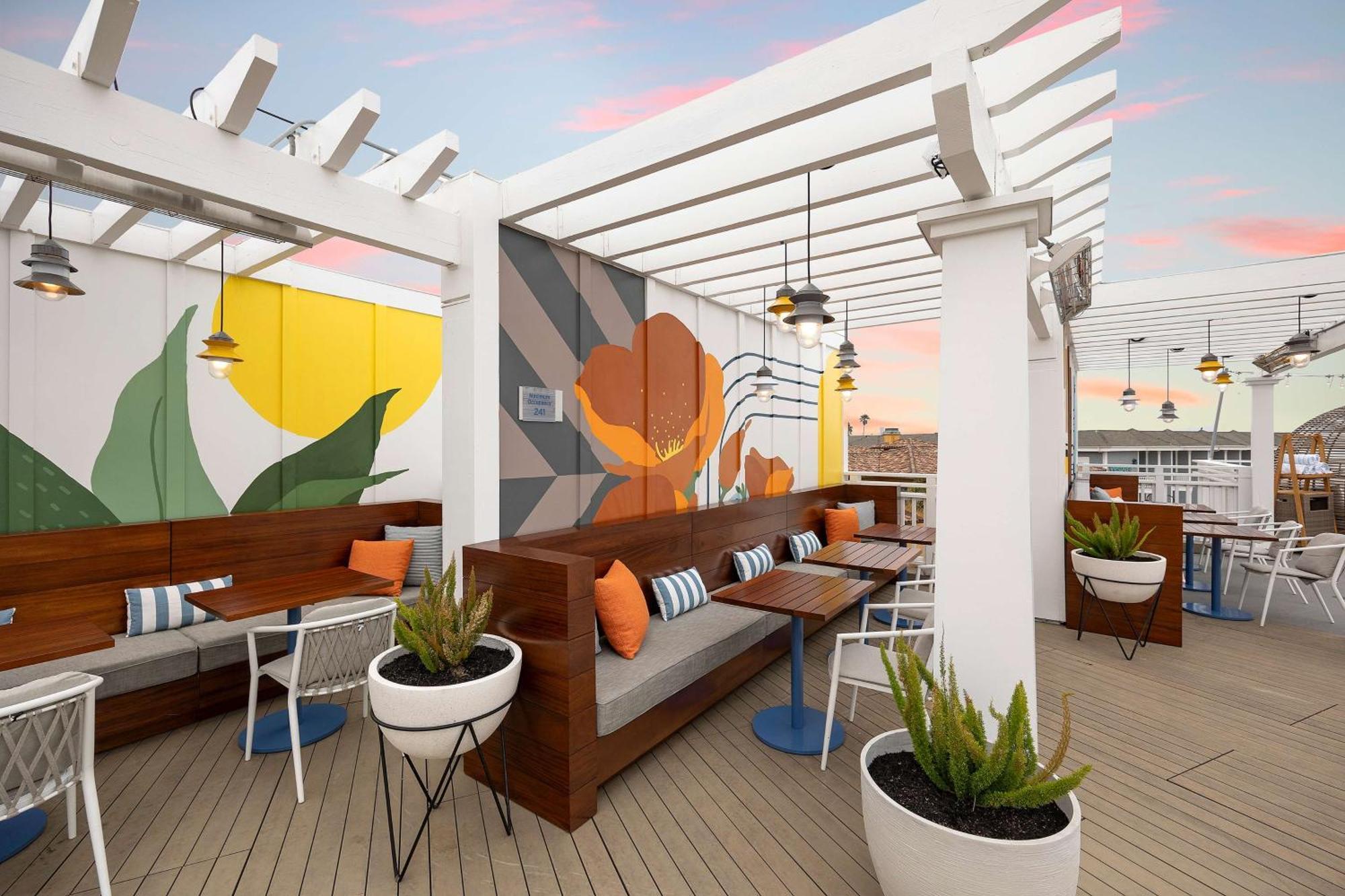Inn At The Pier Pismo Beach, Curio Collection By Hilton Екстериор снимка