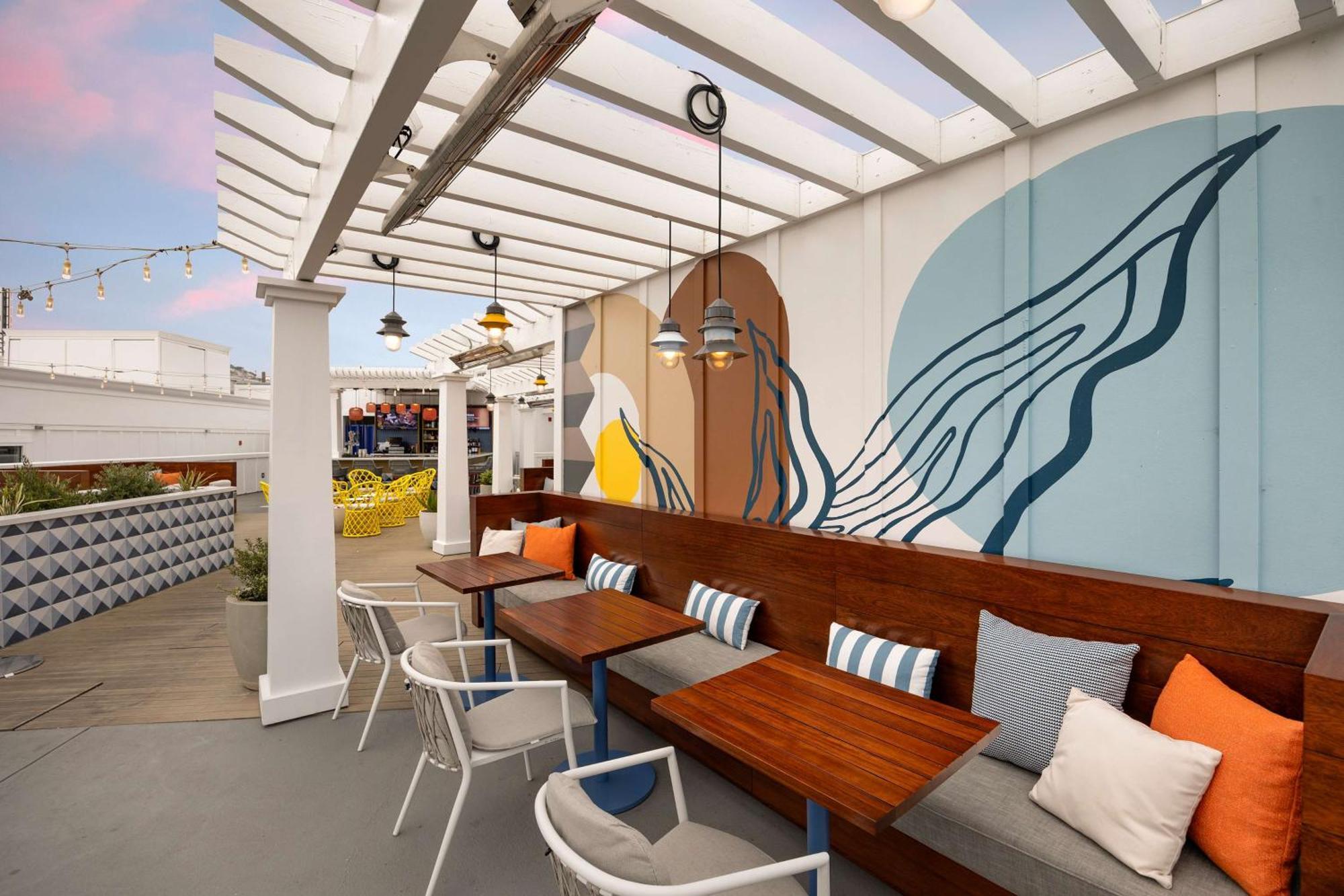 Inn At The Pier Pismo Beach, Curio Collection By Hilton Екстериор снимка